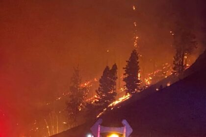 wildfire-near-peachland-being-held-after-tactical-evacuation,-highway-97-closure