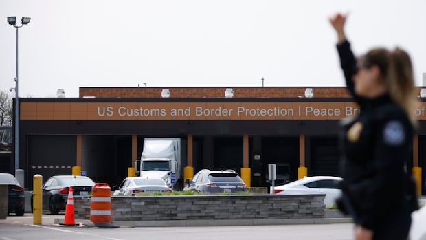 canadians-caught-in-crossfire-as-us.-customs-searches-of-electronic-devices-rise-at-borders
