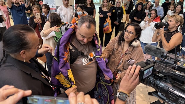 ’60s-scoop-survivor-travels-from-new-zealand-to-manitoba-to-meet-his-birth-mother