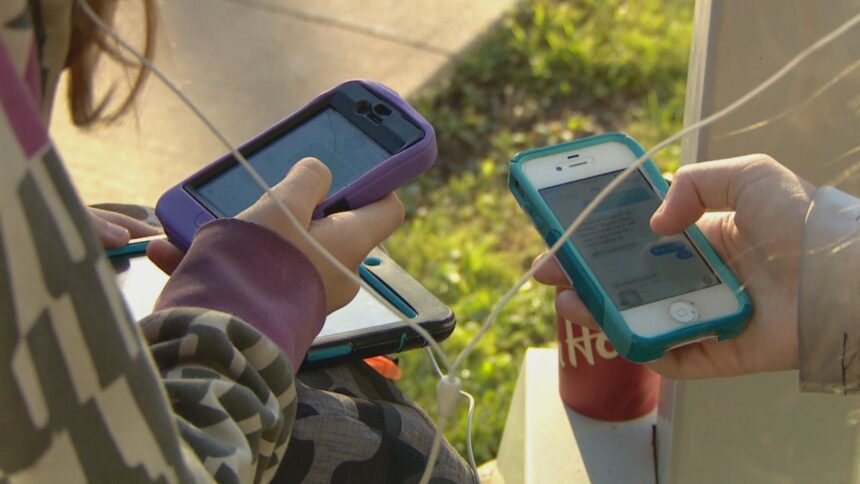 unplugged-canada-says-social-media-ban-for-kids-necessary