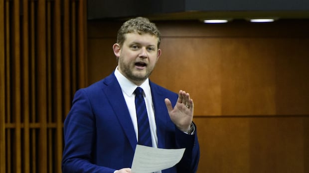 manitoba-ndp-reorganizes-top-bureaucrats-in-deputy-minister-shuffle
