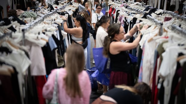 shoppers-endure-massive-crowds-for-aritzia-warehouse-sale-in-vancouver