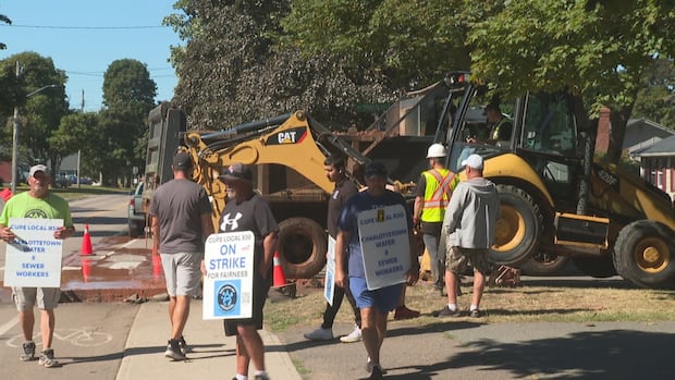 charlottetown-water-sewer-strike-enters-2nd-month-as-union-vows:-‘enough-is-enough’
