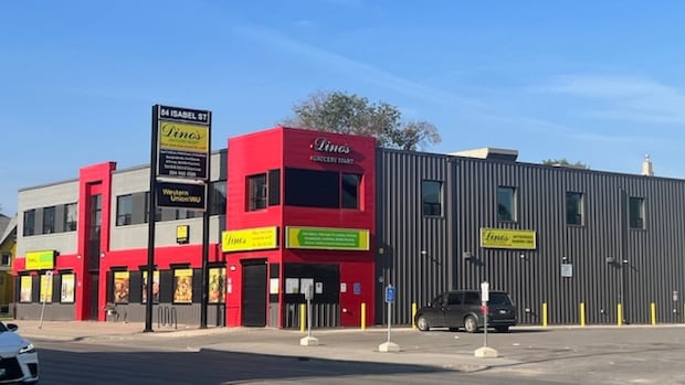man-sues-winnipeg-grocer-alleging-‘egregious-assault’-by-staff-as-he-tried-to-steal-car-outside-store