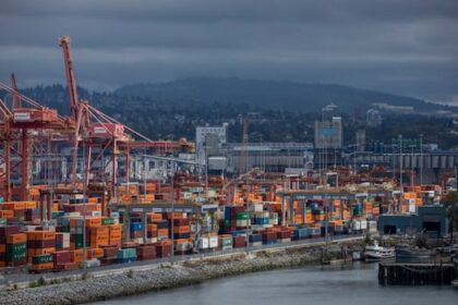 canadian-economy-shrinks-16%-in-2nd-quarter-as-us.-tariffs-squeeze-exports