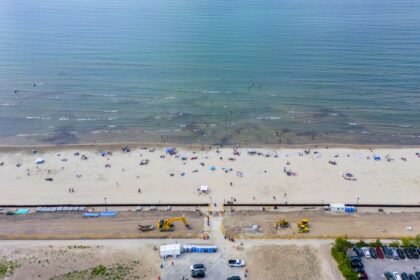 whats-going-on-in-wasaga-beach?-profit,-piping-plovers-and-an-ontario-towns-complicated-future