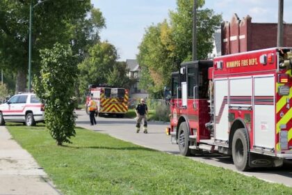 winnipeg-fire-crews-respond-to-2-separate-fires-on-pritchard-avenue