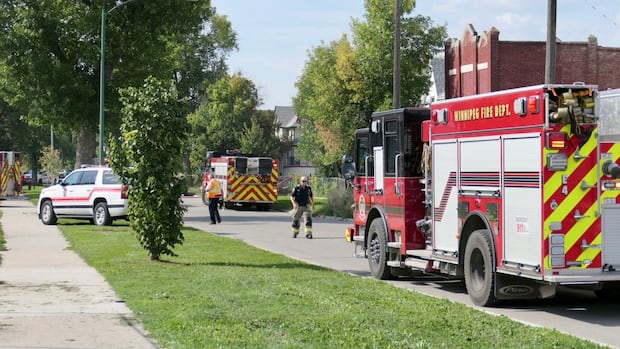 winnipeg-fire-crews-respond-to-2-separate-fires-on-pritchard-avenue