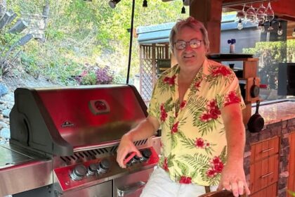 customers-started-calling-a-bc-couple-at-home-asking-for-help-with-their-barbecues.-they-decided-to-help