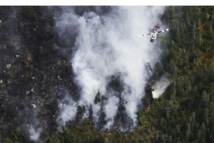 little-rain-falls-on-long-lake-fire-saturday-as-battle-against-flames-continues