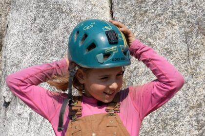 ‘she-crushed-it’:-8-year-old-leads-climb-up-daunting-stawamus-chief-in-squamish,-bc.