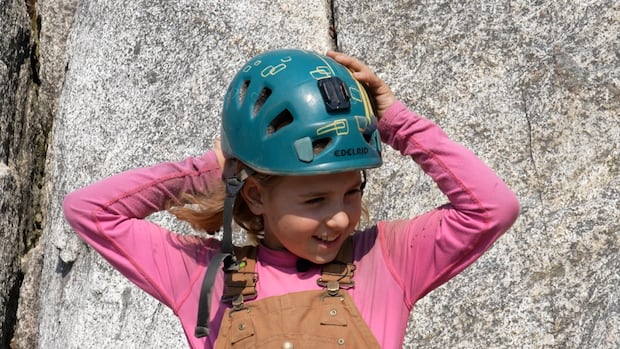 ‘she-crushed-it’:-8-year-old-leads-climb-up-daunting-stawamus-chief-in-squamish,-bc.