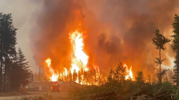 trail-and-muskeg-wildfires-flare-up-on-long-weekend,-prompting-some-evacuations-in-northern-sask.