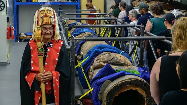 the-sim’oogit-laay’-totem-pole-is-returning-home-after-almost-80-years-at-a-ubc-museum