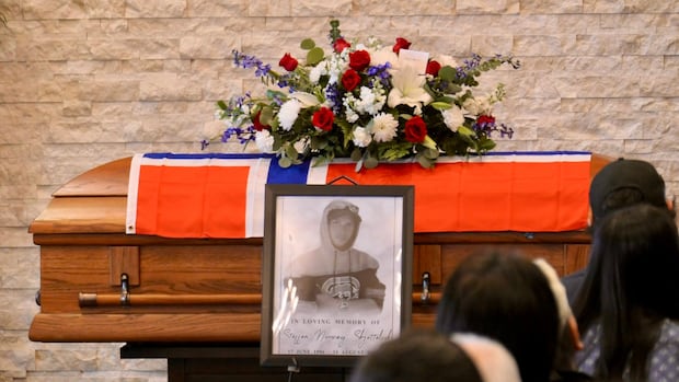 family-members,-first-nations-leaders-gather-to-remember-trekker