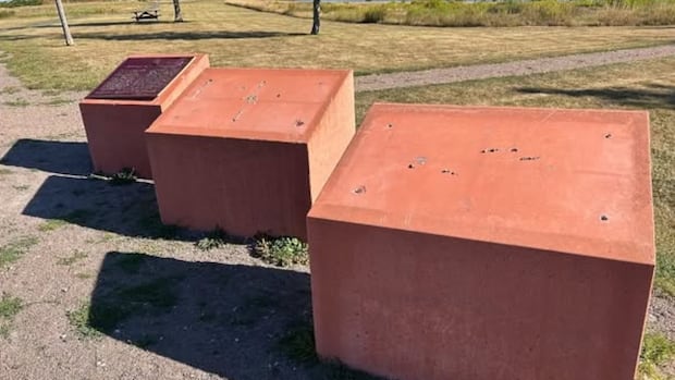 2-bronze-plaques-pried-off-their-bases-at-pei.’s-skmaqn-port-la-joye-fort-amherst-site