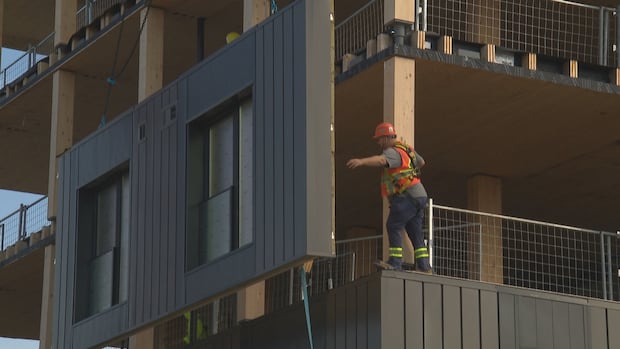 slowing-housing-market-will-trigger-construction-job-losses,-ontario-builders-group-says