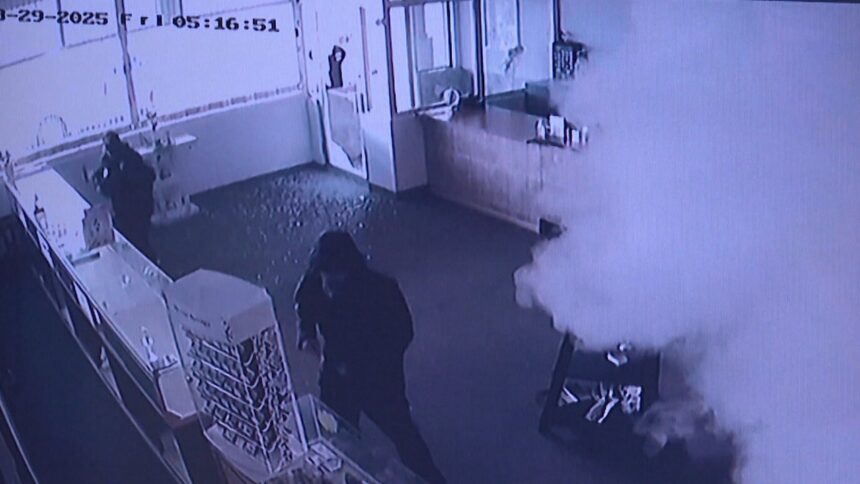 the-moment-a-smoke-machine-stopped-a-jewelry-store-robbery