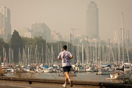 air-quality-warnings-spread-across-bc.-as-wildfire-smoke-lingers,-heat-records-topple