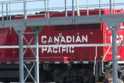 train-cars-leave-the-tracks-in-bc.’s-kootenay-region-near-alberta-boundary