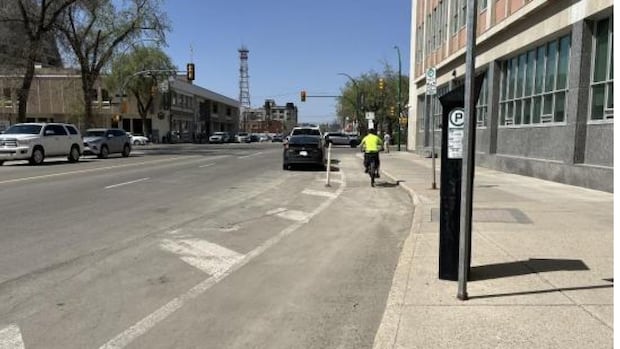 saskatoon-removes-portion-of-unpopular-downtown-bike-lanes