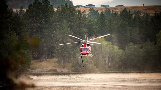 wildfire-helicopter-crew-avoids-critical-injuries-in-forced-landing-near-pemberton,-bc.
