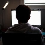 expert-worries-about-screen-time,-supervision-as-some-bc.-students-try-hybrid-learning-this-fall