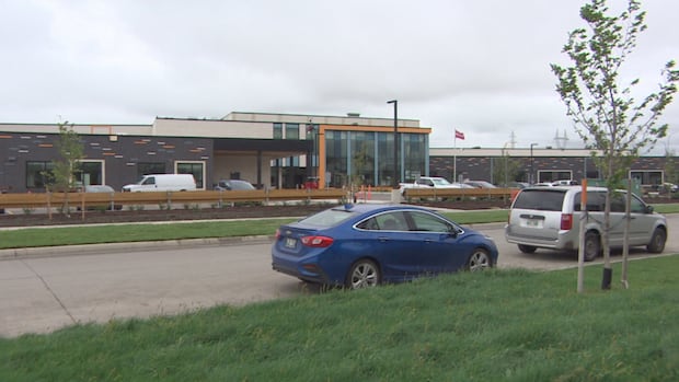 new-winnipeg-french-immersion-school-welcomes-students-in-sage-creek-neighbourhood