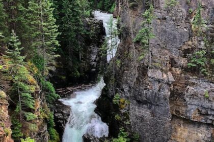 2-dead,-3rd-presumed-dead,-after-hikers-go-over-waterfall-in-the-kootenays:-rcmp