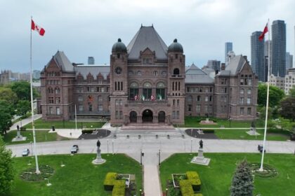 union-files-dispute-over-ontario-government-policy-requiring-workers-back-in-office-full-time