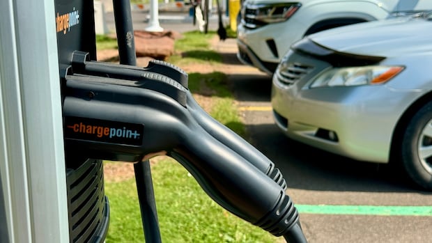canada-delaying-plan-to-force-automakers-to-hit-evs-sales-targets