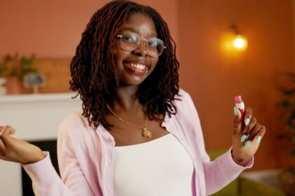 dear-lip-gloss:-a-teen’s-love-letter-to-her-favourite-makeup-product