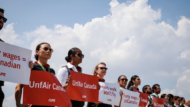 flight-attendants-overwhelmingly-vote-against-air-canada-wage-offer