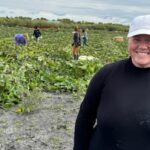 ‘my-heart-is-so-full,’-says-manitoba-farmer-after-volunteers-help-save-pumpkins-from-early-frost