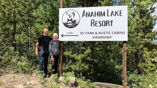these-resort-owners-are-defying-evacuation-orders-to-care-for-wildland-firefighters