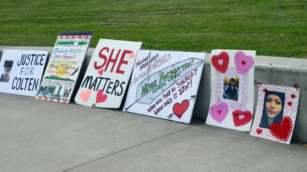 full-moon-memory-walk-honours-indigenous-women,-girls-lost-to-violence-in-thunder-bay