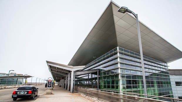 passengers-briefly-quarantined-after-new-york-bound-plane-diverted-to-winnipeg