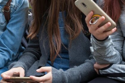 location-sharing-leaves-teens-at-risk-of-sextortion,-coercive-control,-child-protection-experts-warn