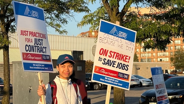 more-than-10,000-college-support-workers-go-on-strike-across-ontario