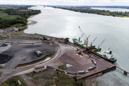 le-premier-ministre-annonce-cinq-grands-projets-nationaux-dans-les-domaines-du-gnl,-de-lexploitation-miniere-et-de-lenergie-nucleaire.