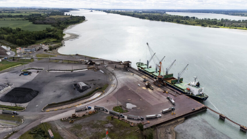 le-premier-ministre-annonce-cinq-grands-projets-nationaux-dans-les-domaines-du-gnl,-de-lexploitation-miniere-et-de-lenergie-nucleaire.