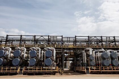 feds-in-discussions-with-alberta,-oil-companies-about-’emissions-intensity’-of-oilsands