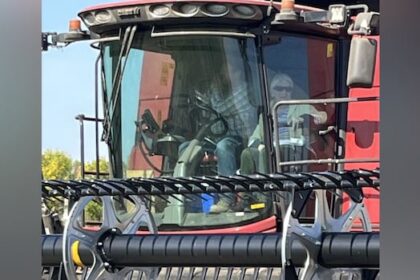 99-year-old-manitoban-returns-to-the-field-for-harvest-ride