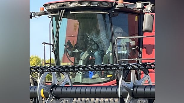 99-year-old-manitoban-returns-to-the-field-for-harvest-ride