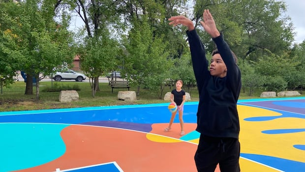 vibrant-new-basketball-court-opens-in-winnipeg’s-north-end