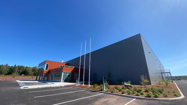 hampton-hockey-community-welcomes-new-arena-but-wanted-to-keep-the-old-one-too