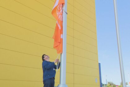 winnipeg-ikea-raises-flag-to-recognize-national-day-for-truth-and-reconciliation