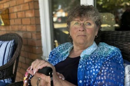 this-ontario-woman’s-jewelry-was-quietly-stolen-from-her-body.-police-warn-of-rise-in-distraction-thefts