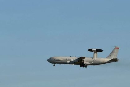 rare-us.-military-aircraft-spotted-over-ottawa-likely-on-training-flight,-ex-norad-officer-says