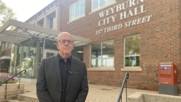 ‘profound-sense-of-sadness’:-weyburn-residents-react-to-fatal-highway-shooting-of-local-woman
